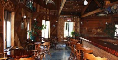 link to full image of Steelhead Lodge Bar, Klamath