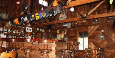 link to full image of Steelhead Lodge Bar, Klamath