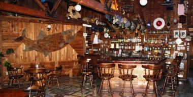 link to full image of Steelhead Lodge Restaurant and Bar, Klamath